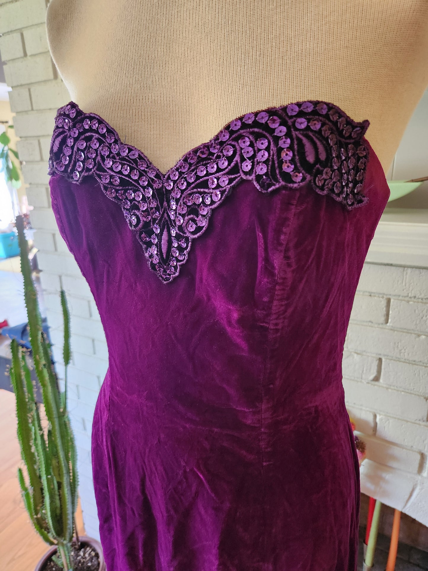 Vintage Sleeveless Purple Velvet Dress by Jump