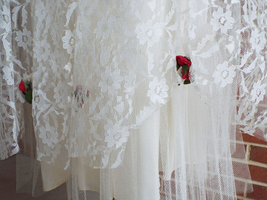 Amazing Vintage Sleeveless White Lace Gown