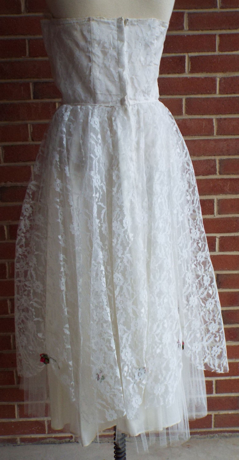 Amazing Vintage Sleeveless White Lace Gown