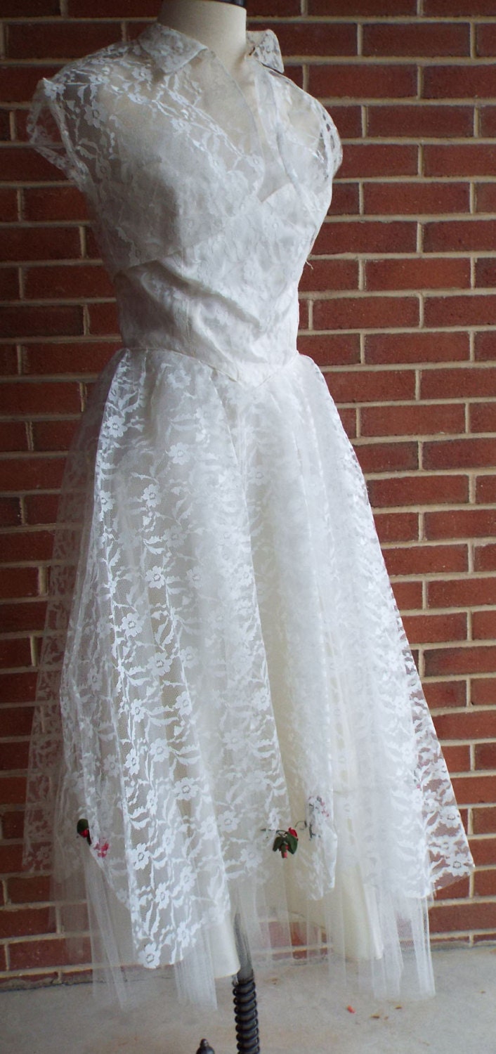 Amazing Vintage Sleeveless White Lace Gown