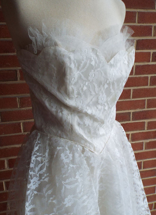 Amazing Vintage Sleeveless White Lace Gown