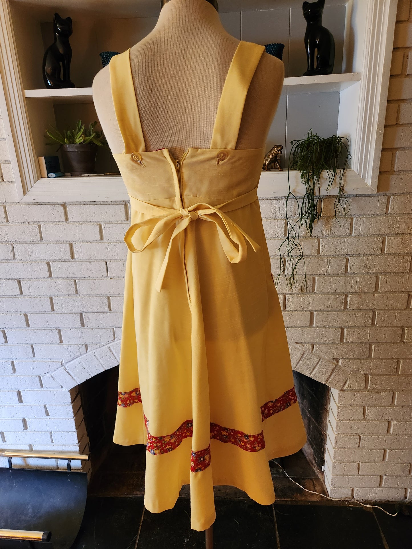 Vintage Sleeveless Yellow Dress with Floral Accents