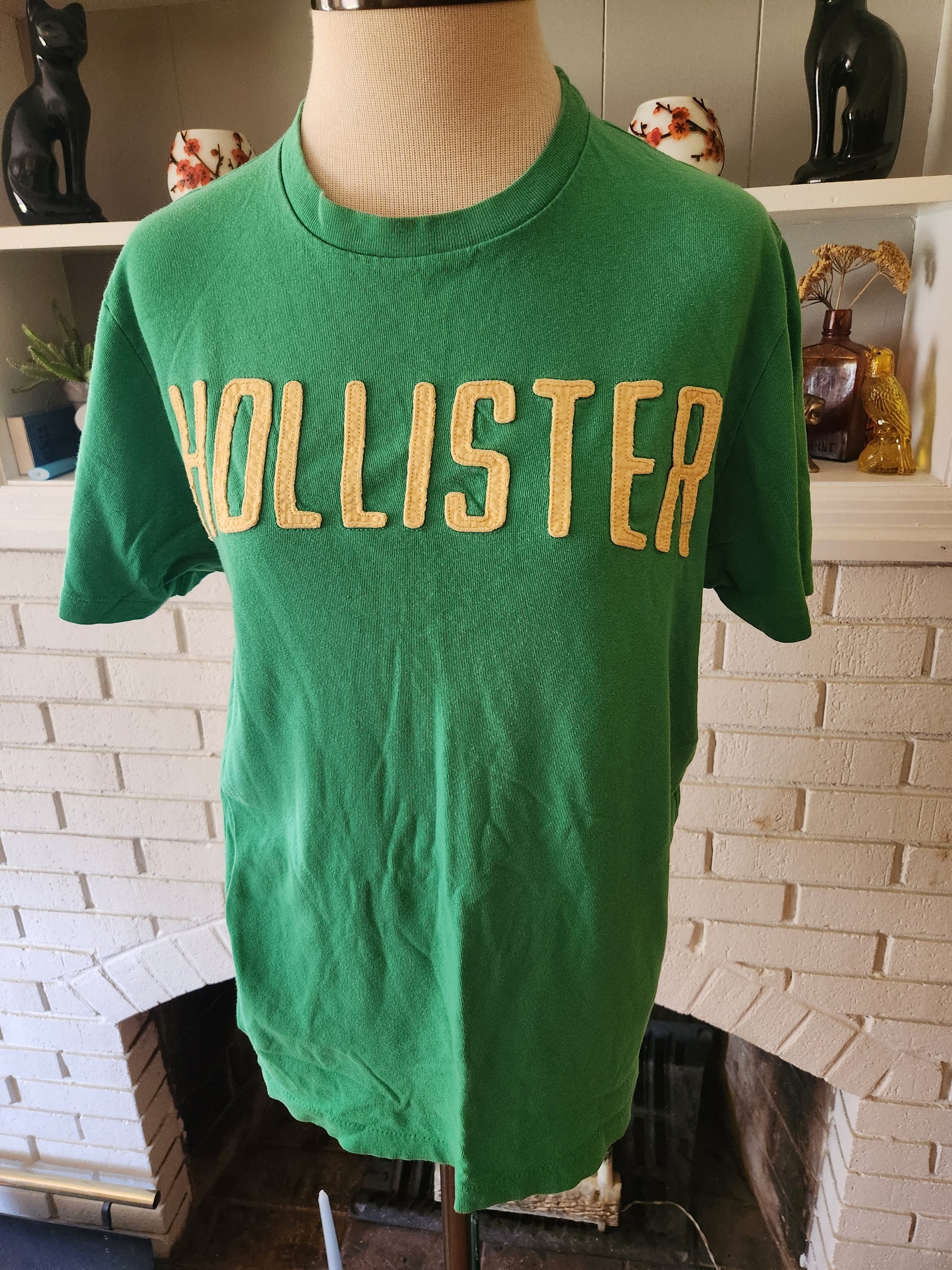 Vintage Hollister T Shirt by Trusty Tees – RetroGetgo