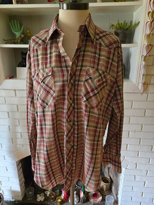 Vintage Long Sleeve Button Down Western Snap Shirt by Wrangler