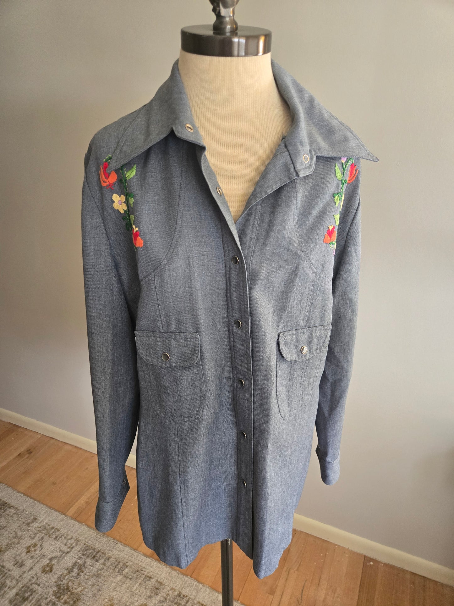 Vintage Long Sleeve Embroidered Western Snap Blouse