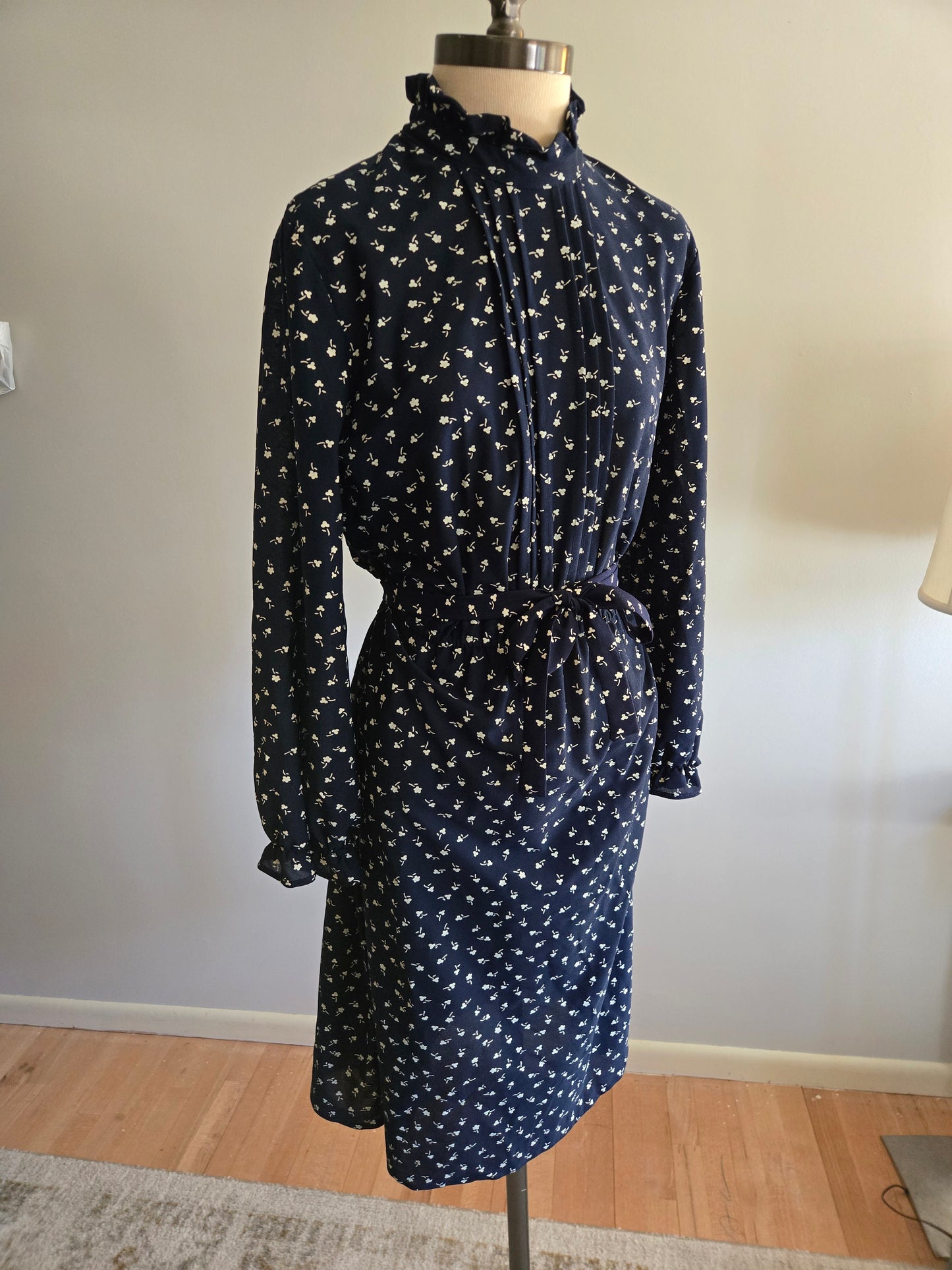 Vintage Long Sleeve Blue and White Floral Print Dress