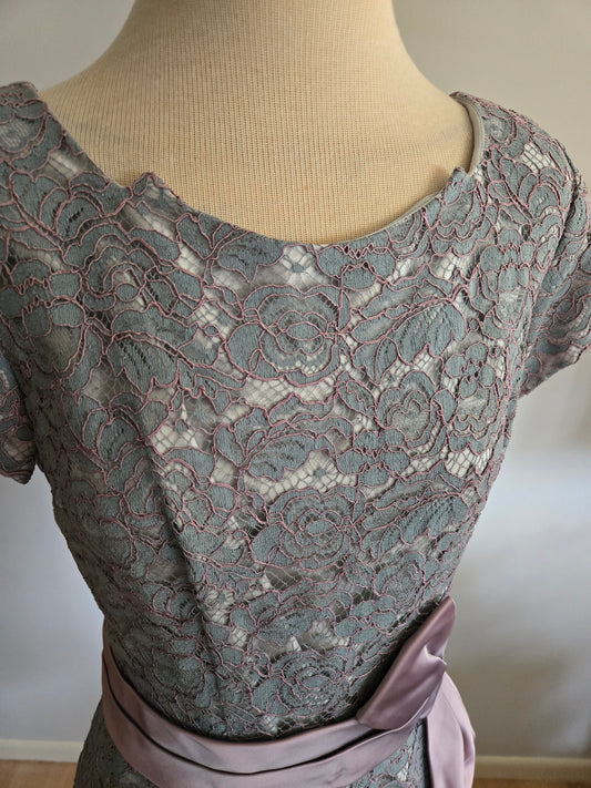 Vintage Sleeveless Lacy Floral Dress