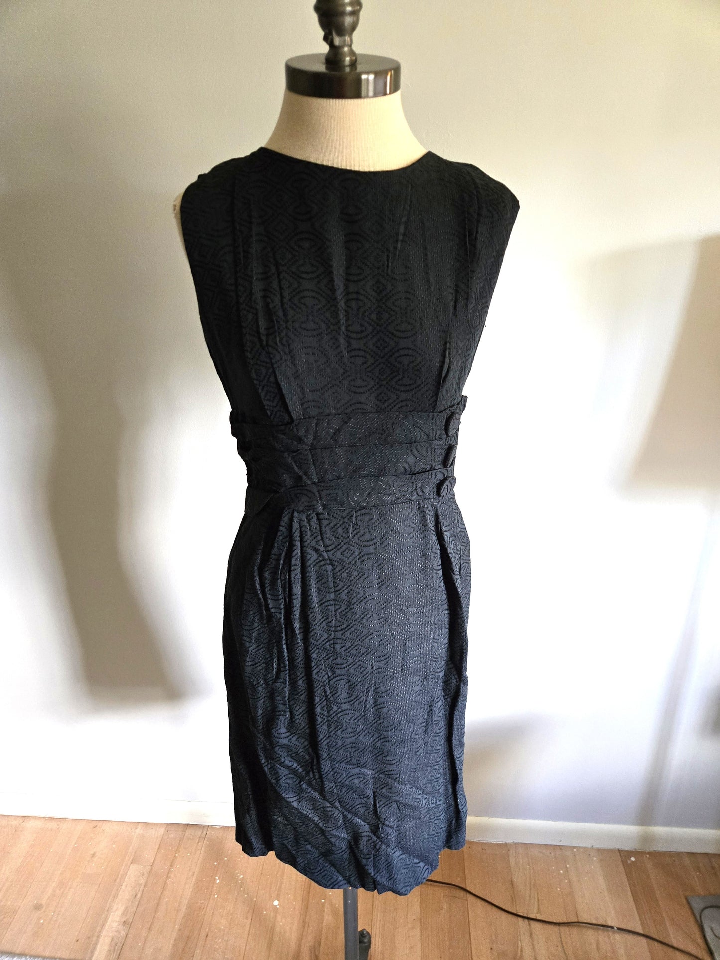 Vintage Sleeveless Black Dress