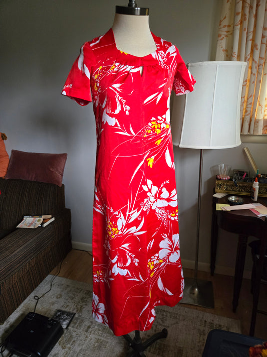 Vintage Short Sleeve Floral Print Hawaiian Dress by Holo Holo