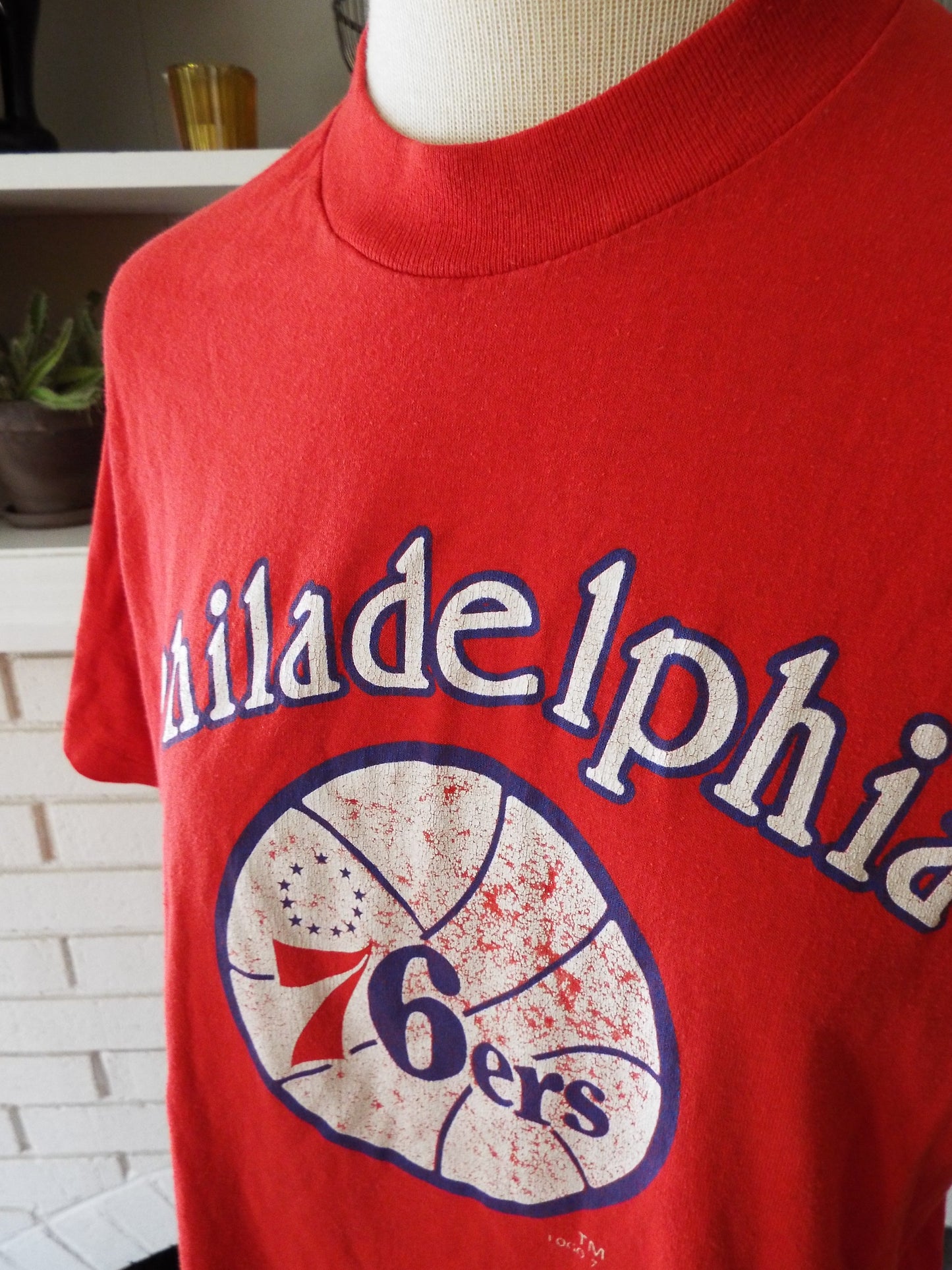 Vintage Philadelphia 76ers T-Shirt by Logo 7