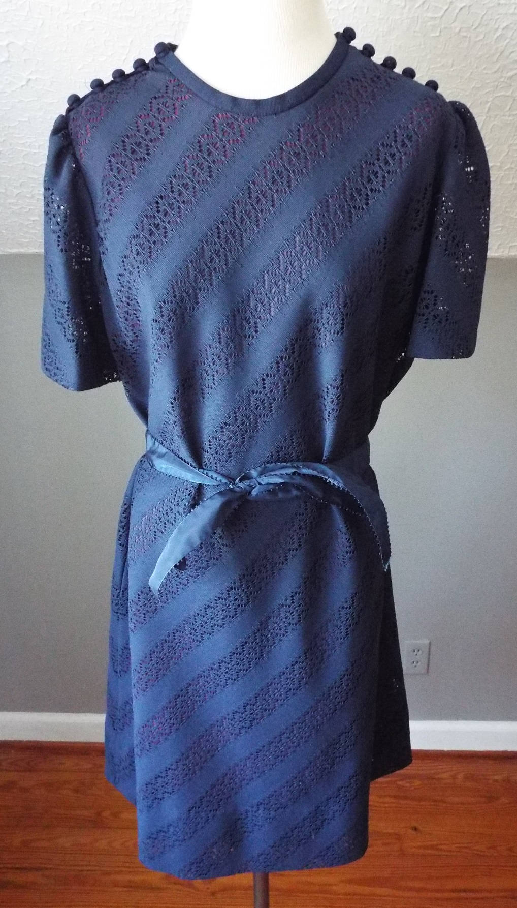 Amazing Vintage Short Sleeve Dress by Leslie Pomer
