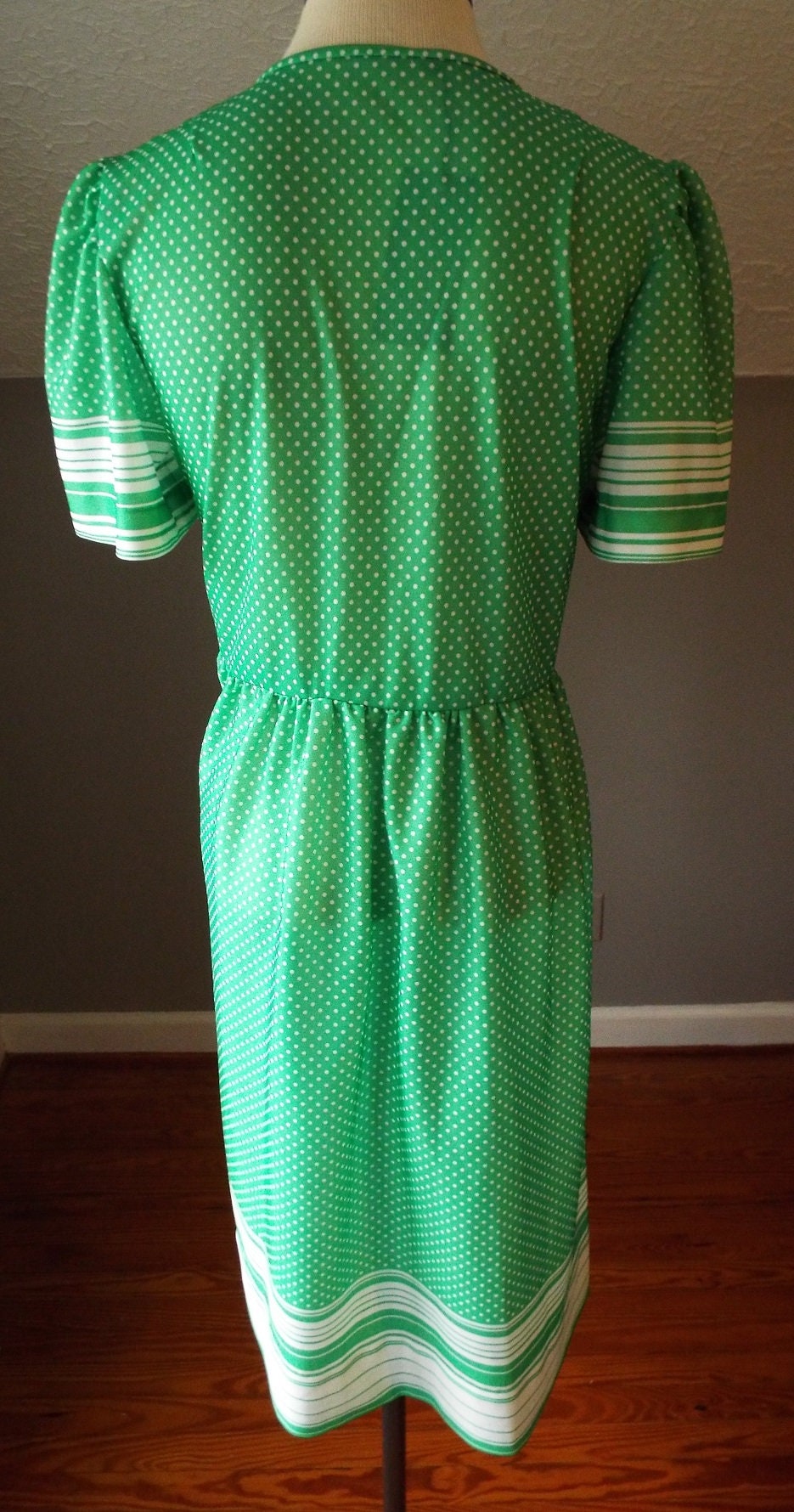 Vintage Short Sleeve Green and White Polka Dot Dress