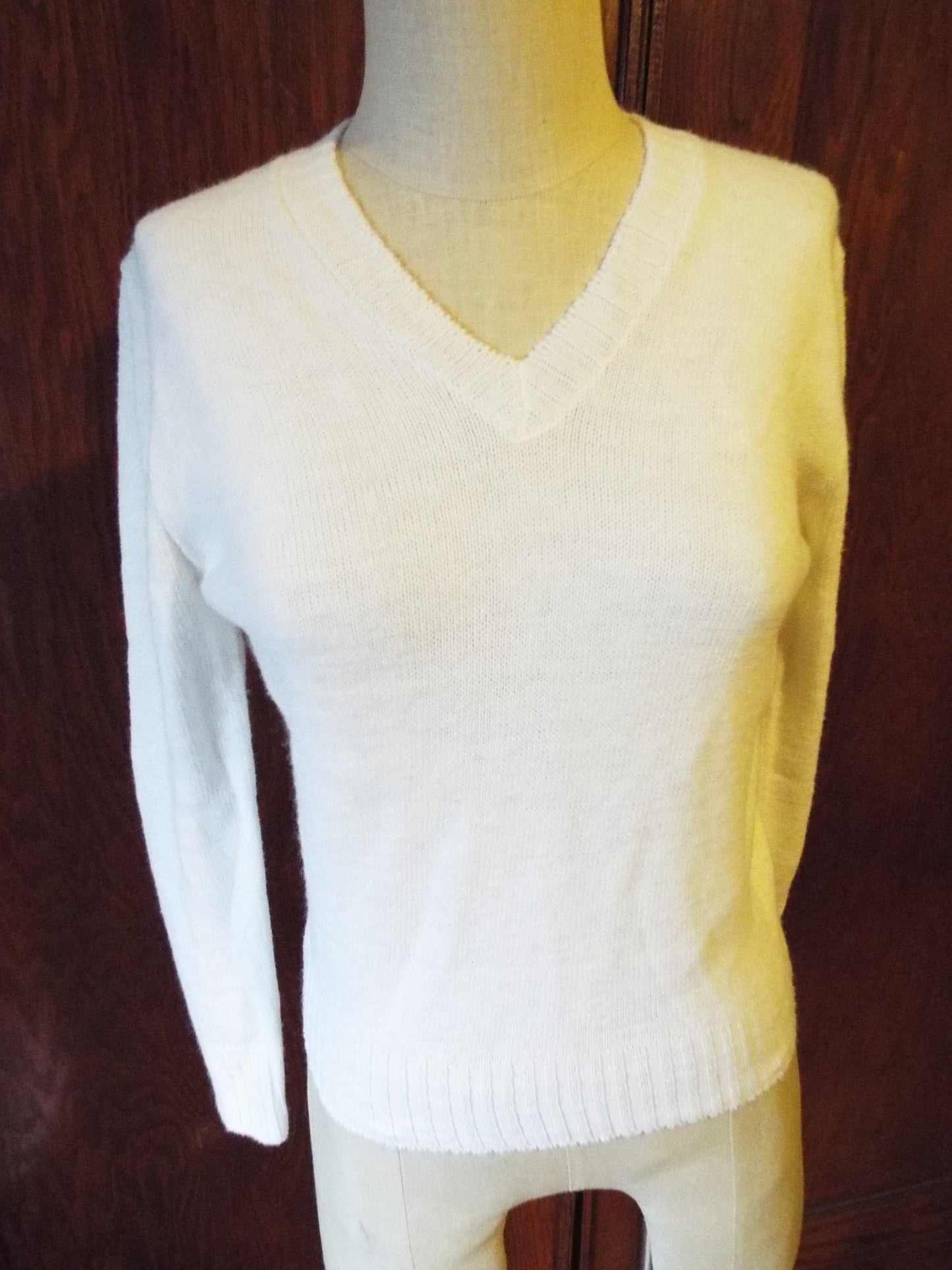 Vintage Womens Long Sleeve White Sweater by Bel-Mor