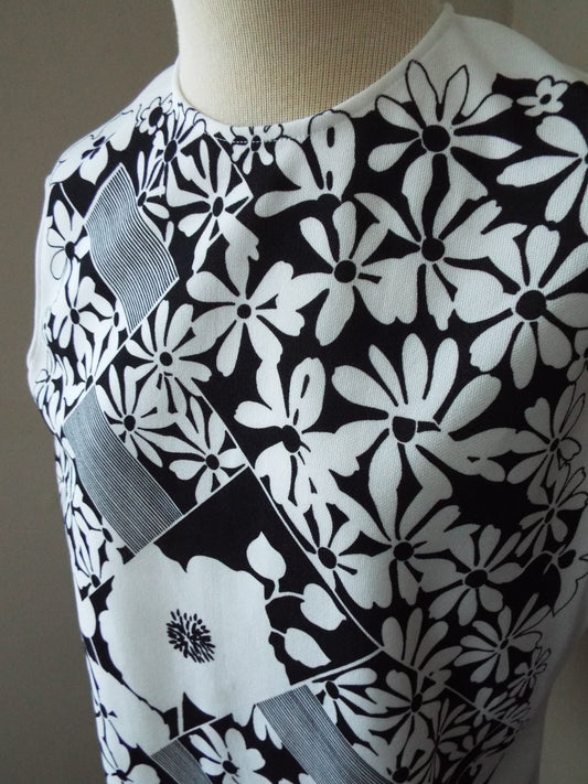 Vintage Sleeveless Black and White Floral Print Blouse