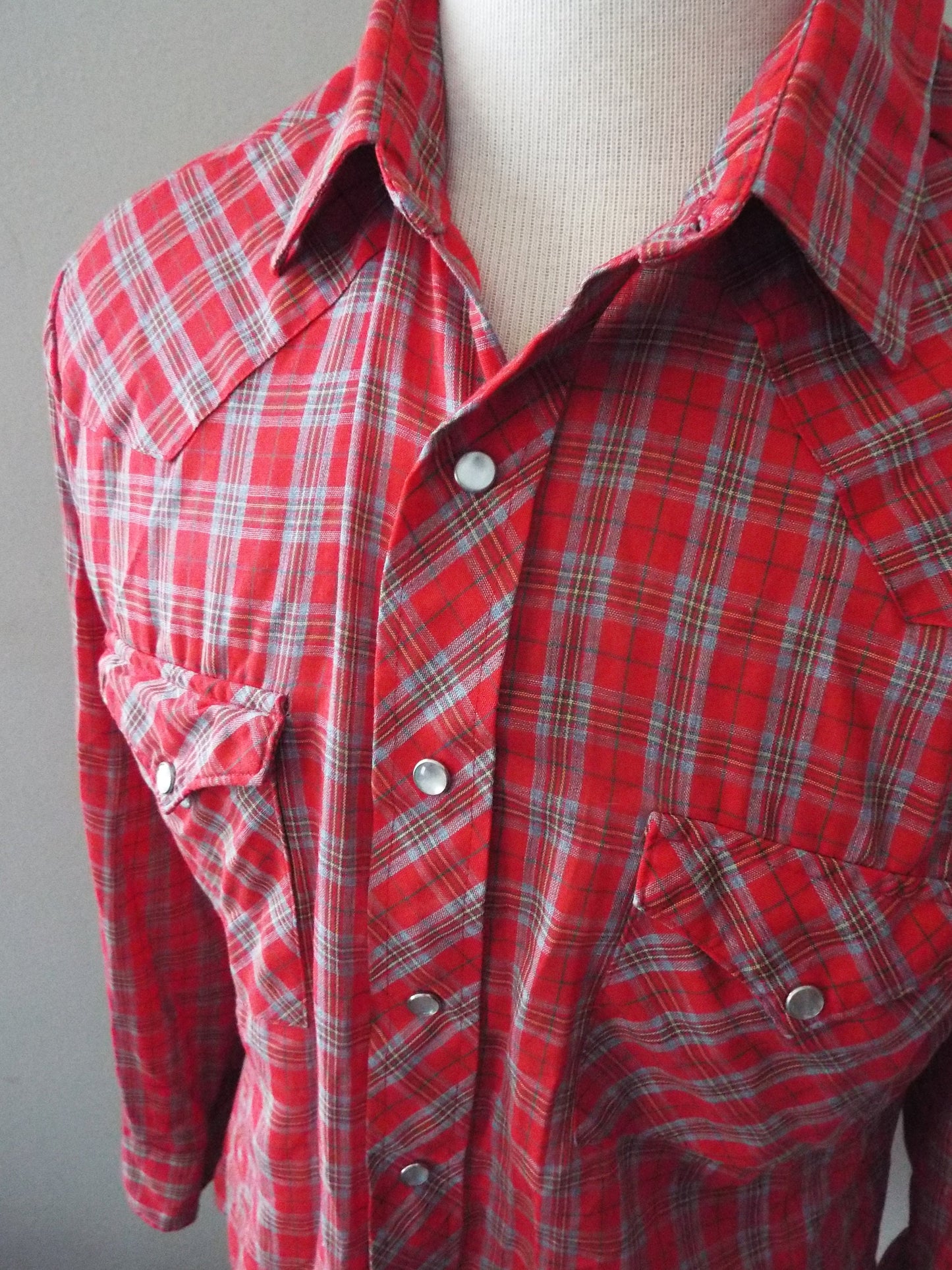 Vintage Long Sleeve Button Down Western Snap Shirt by Round Up