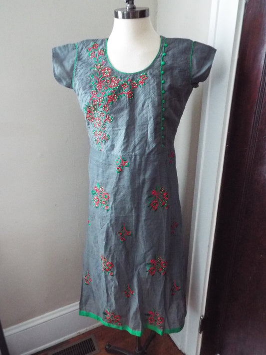 Vintage Sleeveless Dress with Floral Accents